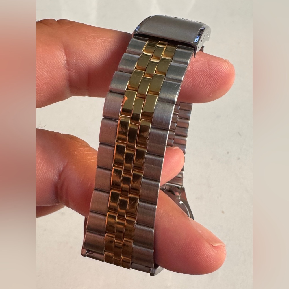 Seiko Two-Tone Silver and Gold Men's Watch - Picture 11 of 12